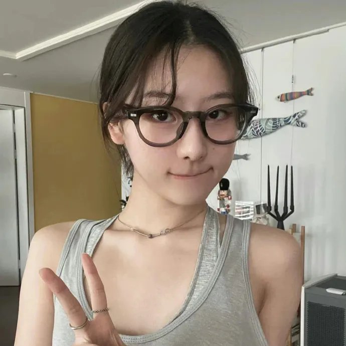眼里余光都是你